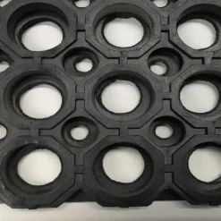 Caillebotis M25 en caoutchouc pour douche d'écurie cheval - IDS