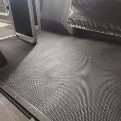 Revêtement de sol 10T en caoutchouc pour les allées écurie, vans et camions cheval - IDS