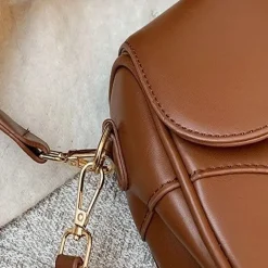 Sac à main bandoulière cuir vegan forme selle anglaise