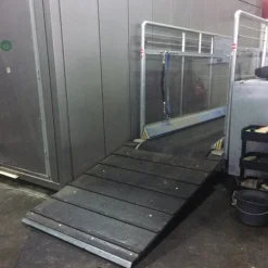 Tapis caoutchouc avec tasseau pont de van ou camion cheval - IDS